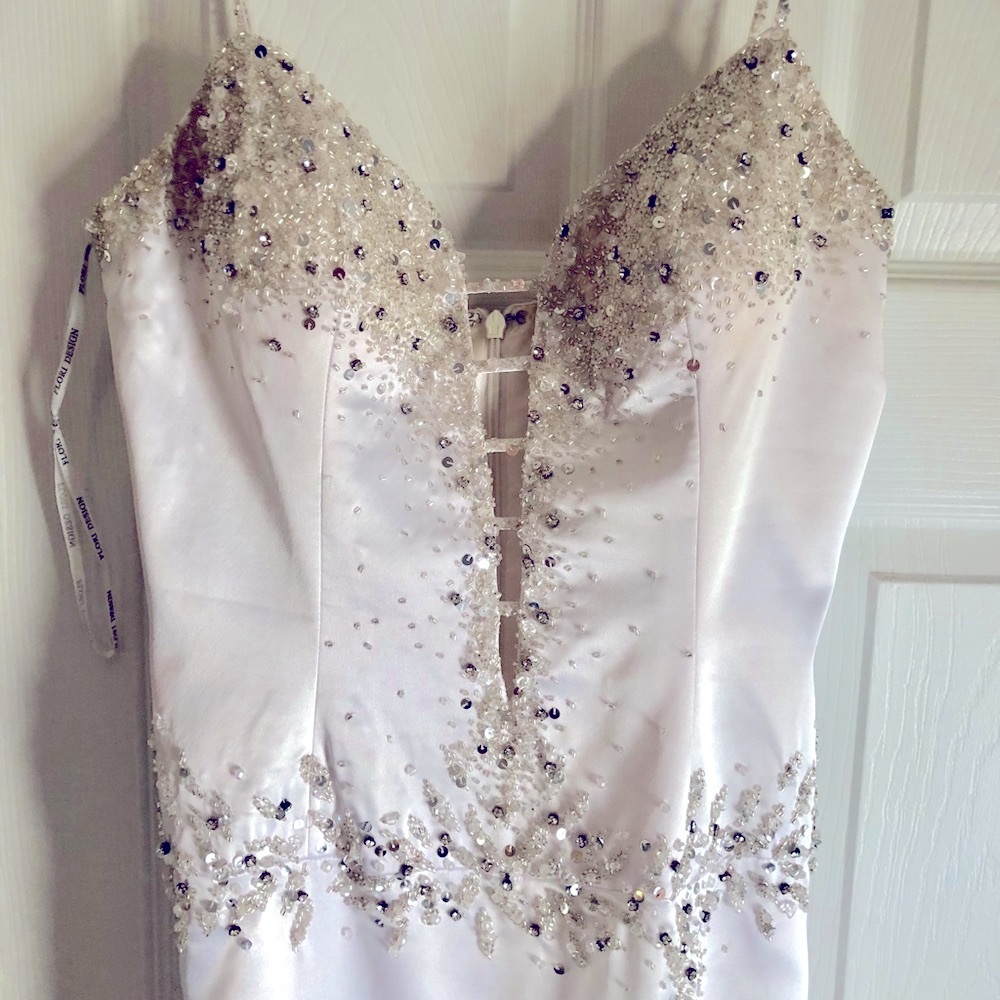 Formal Dress - Picture 4 of 8